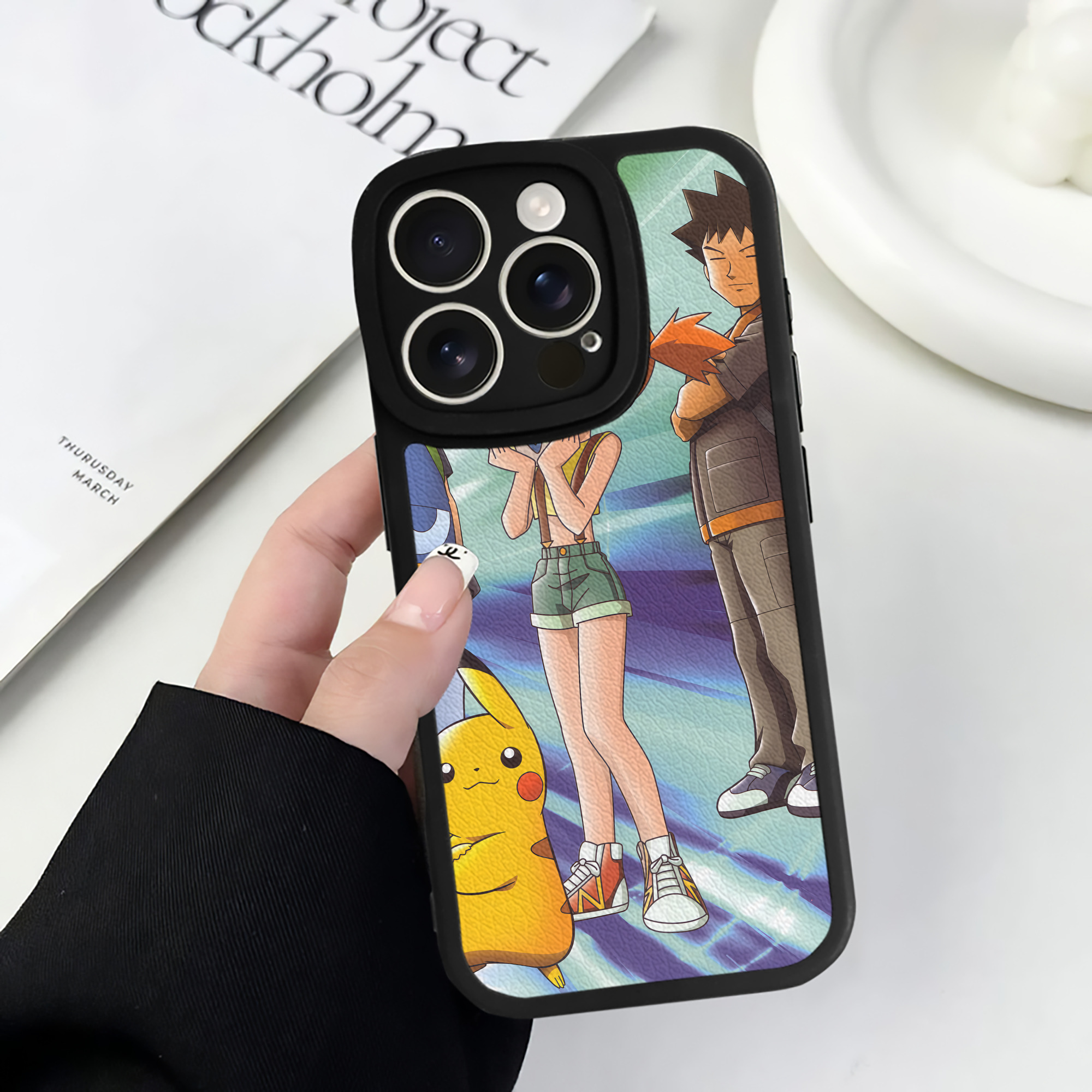 （画像用） ポケットモンスター Pokémon 【iPhone 16シリーズ対応】シリコンスマホケース（レザー調） 材質：シリコン